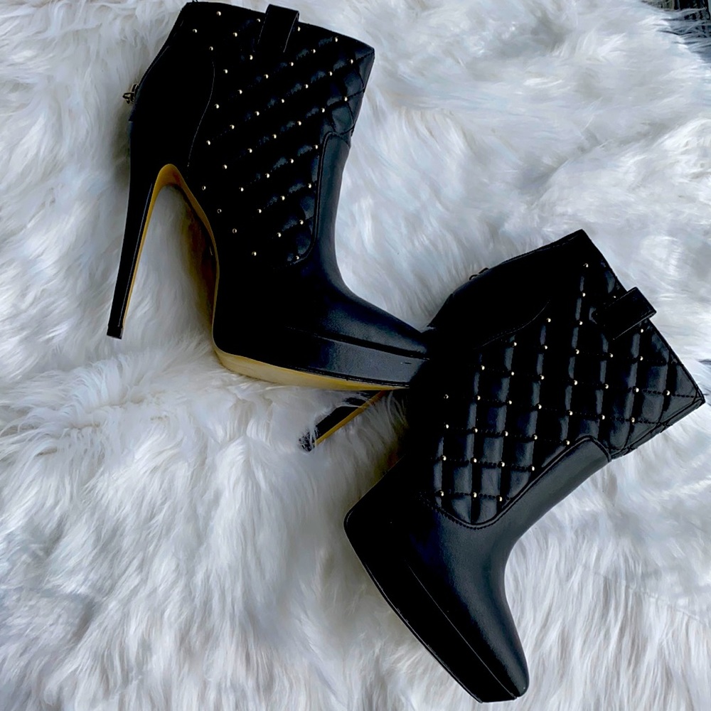 New bebe boots size 8 with 5.5 inch heels